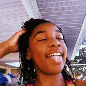 Meet your Posher, Layana